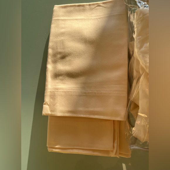 NWT 300 TC 100% cotton KING Sheet Set Cream 4 Pc Fitted  sheet + 3 pillow cases - Picture 5 of 6